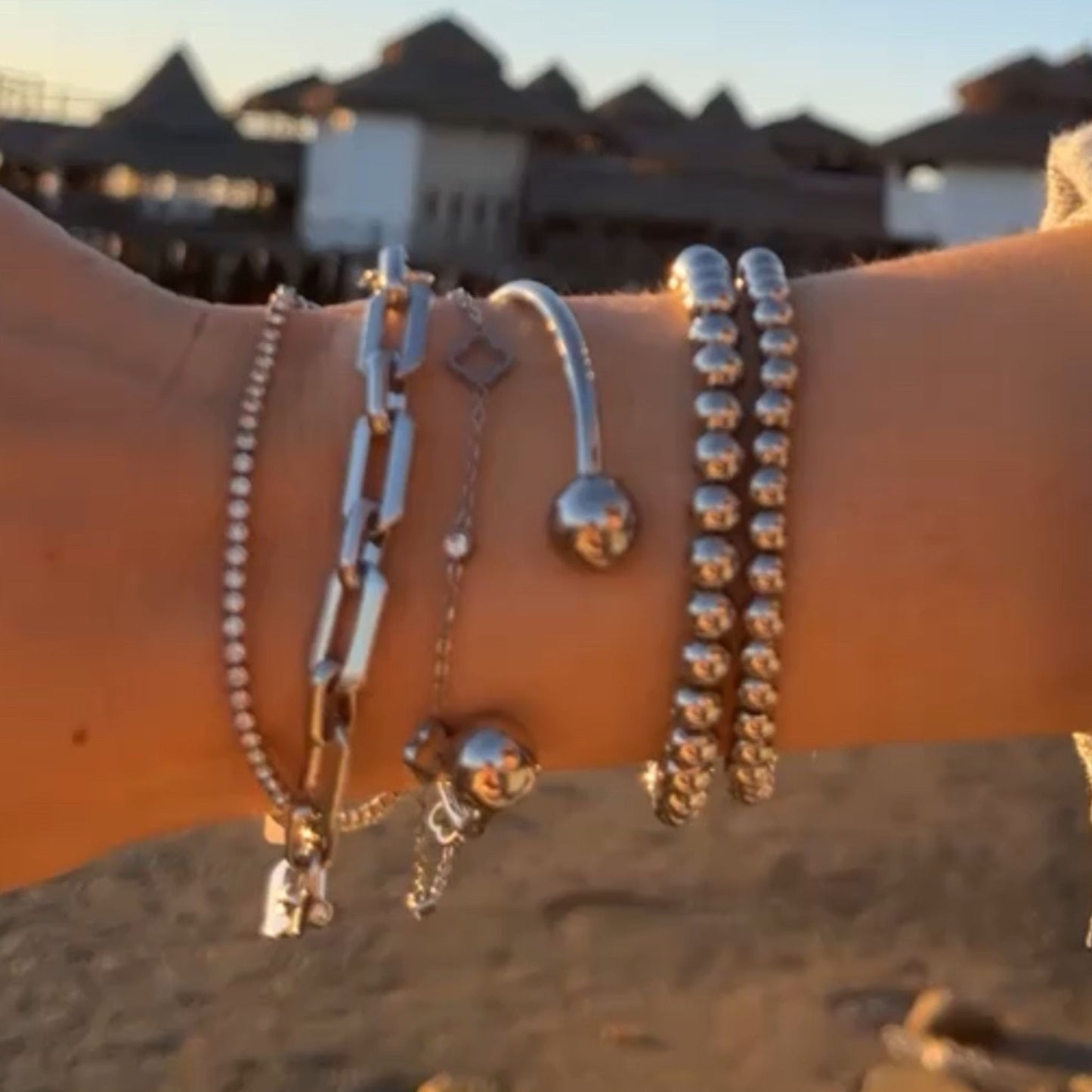 Brazalete Abierto Minimalista – Acero Inoxidable Doble Bola Ajustable