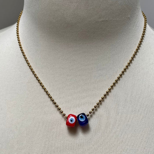 Collar Ojo Protector – Dijes Rojo y Azul con Cadena Dorada
