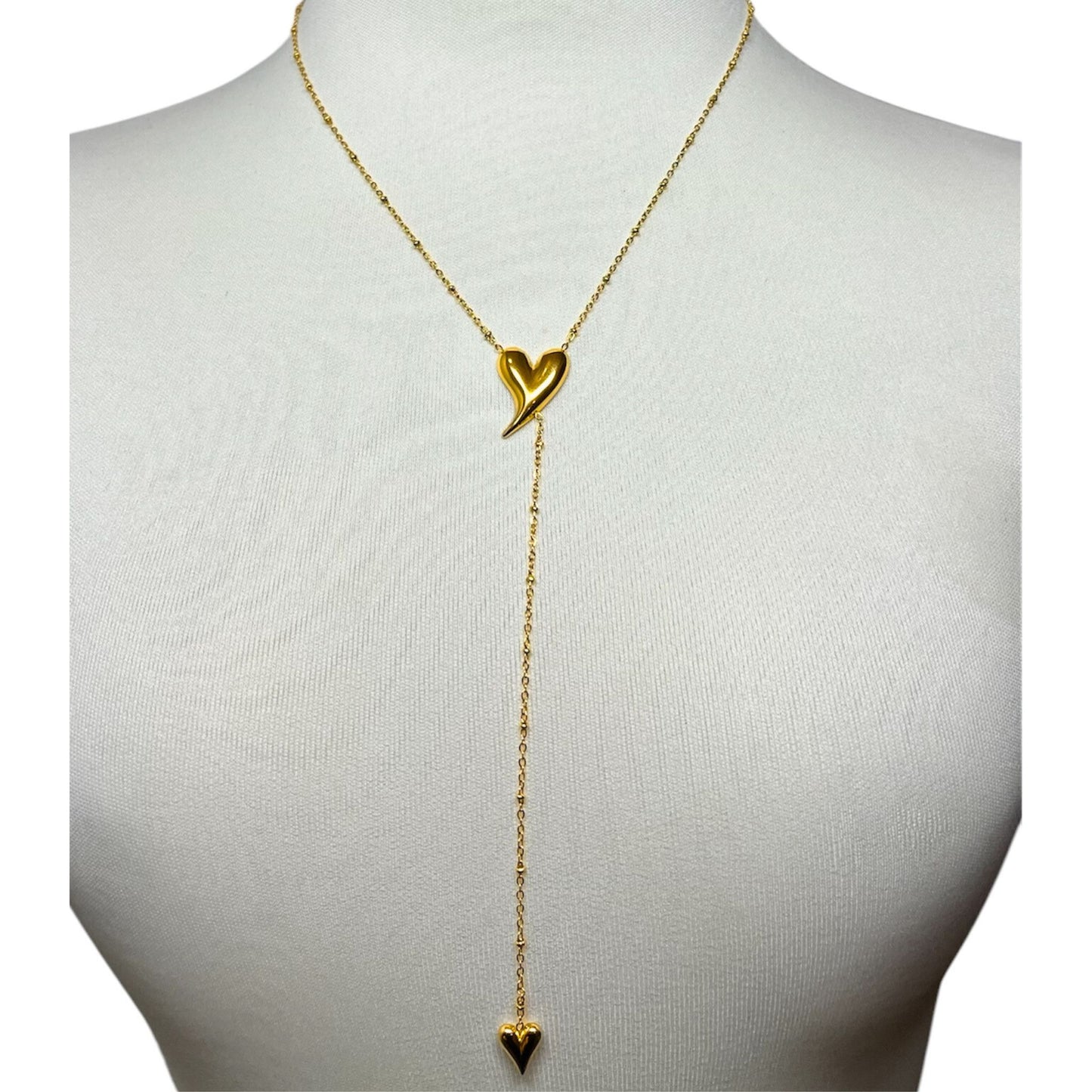 Collar Corbata con Dije Doble Corazón – Estilo Elegante y Romántico
