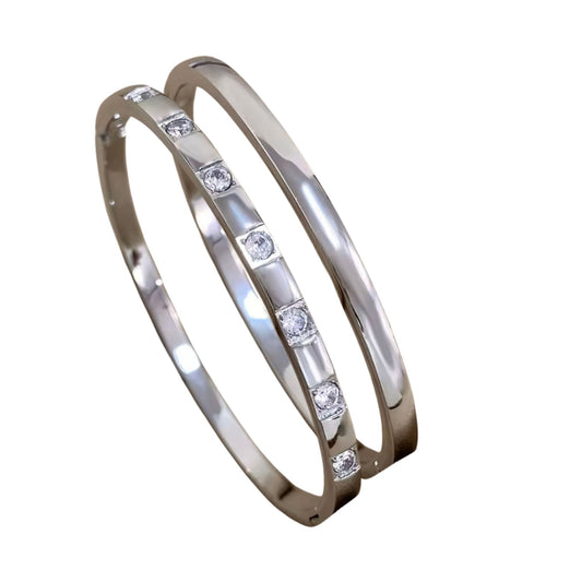 Juego de pulseras plateadas Aura’s elegantes y resistentes al agua