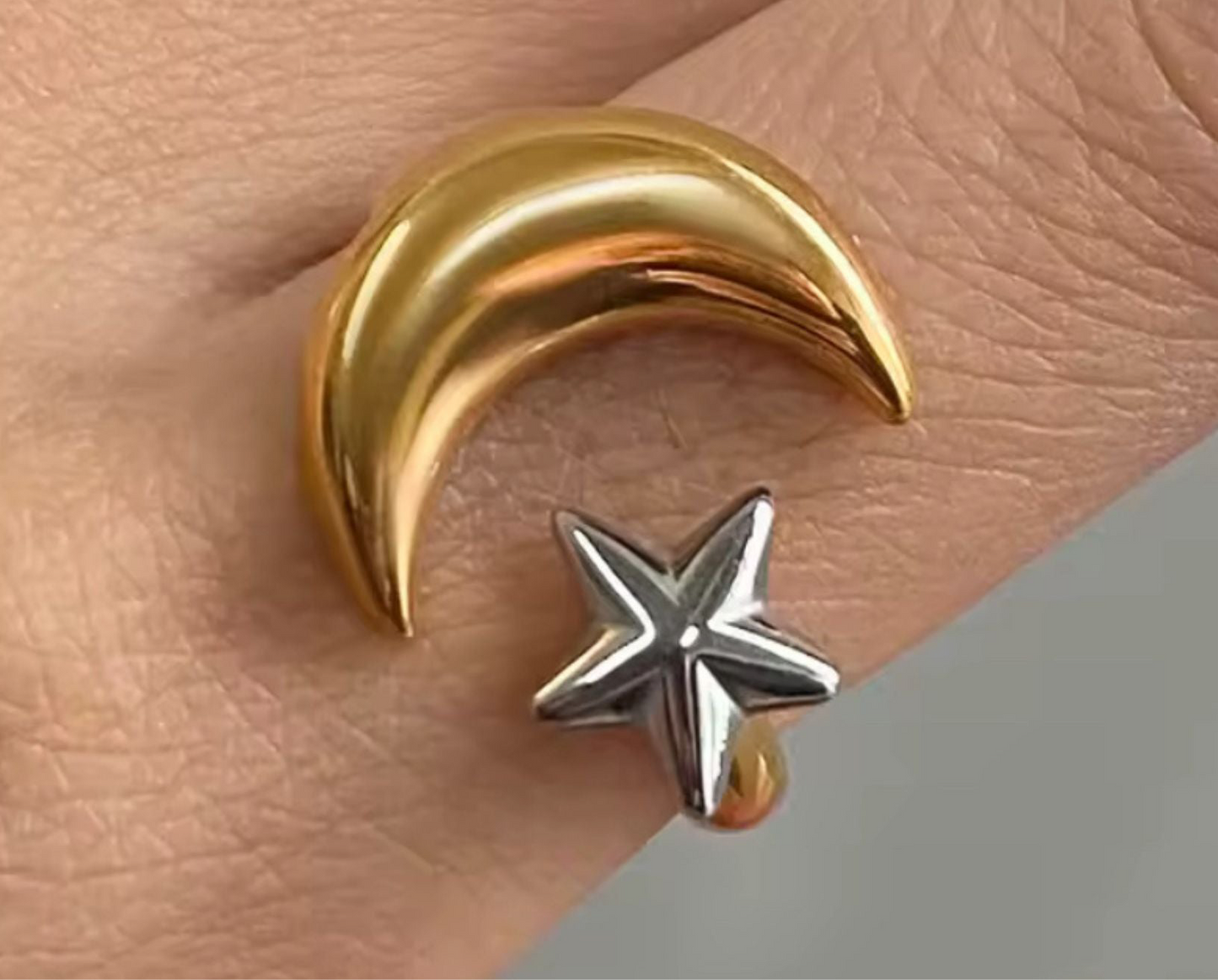 Anillo Ajustable Luna y Estrella – Acero Inoxidable con Baño de Oro 18K