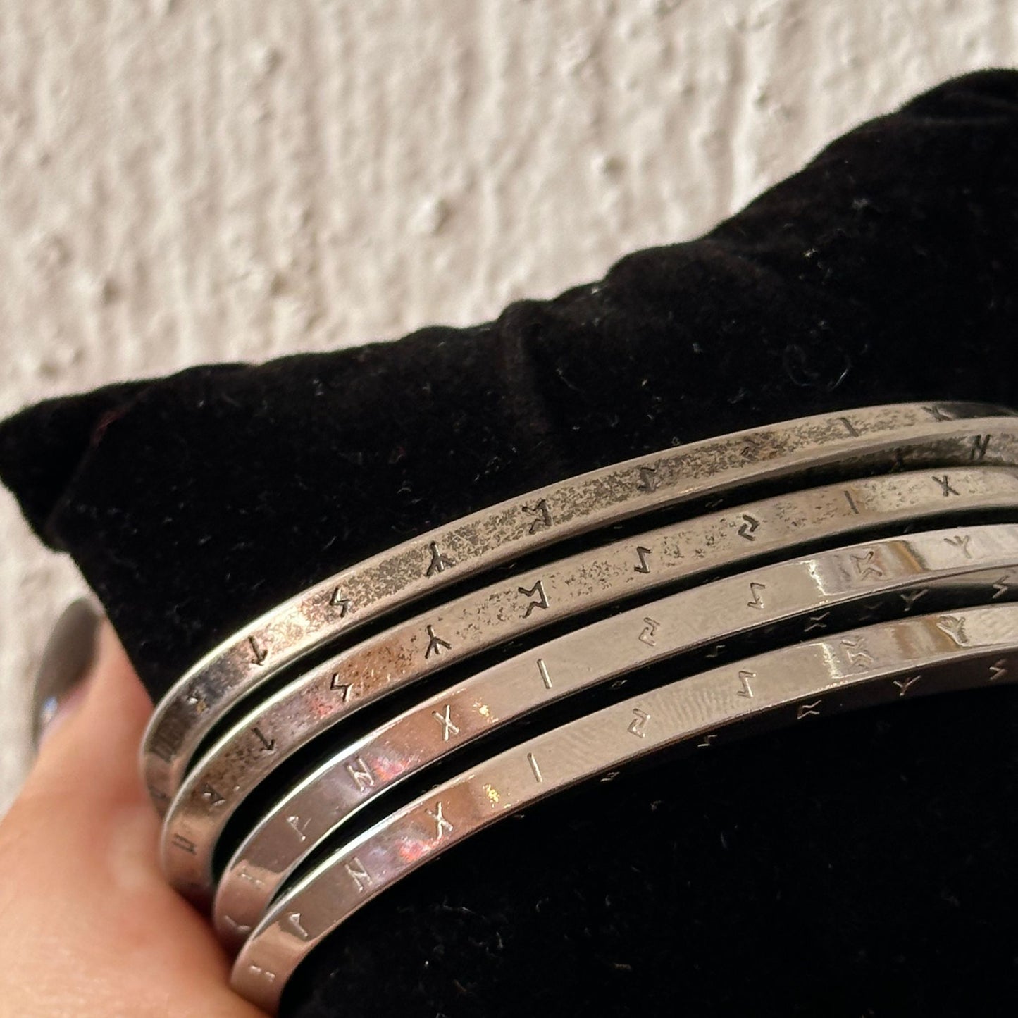Brazalete Abierto Vintage – Acero Inoxidable Plata Envejecida