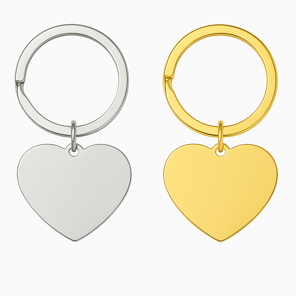 Llavero corazón en acabado dorado y plateado con asa redonda. Ideal para personalizar con grabado láser.