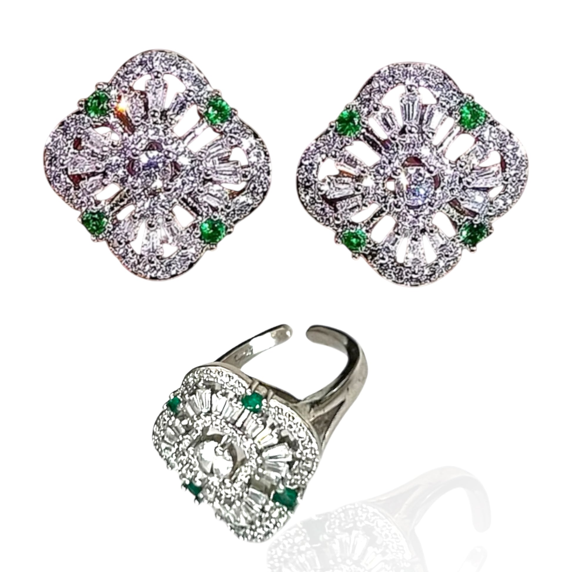 Set de bisutería fina con diseño floral y piedras verdes, incluye aretes y anillo ajustable