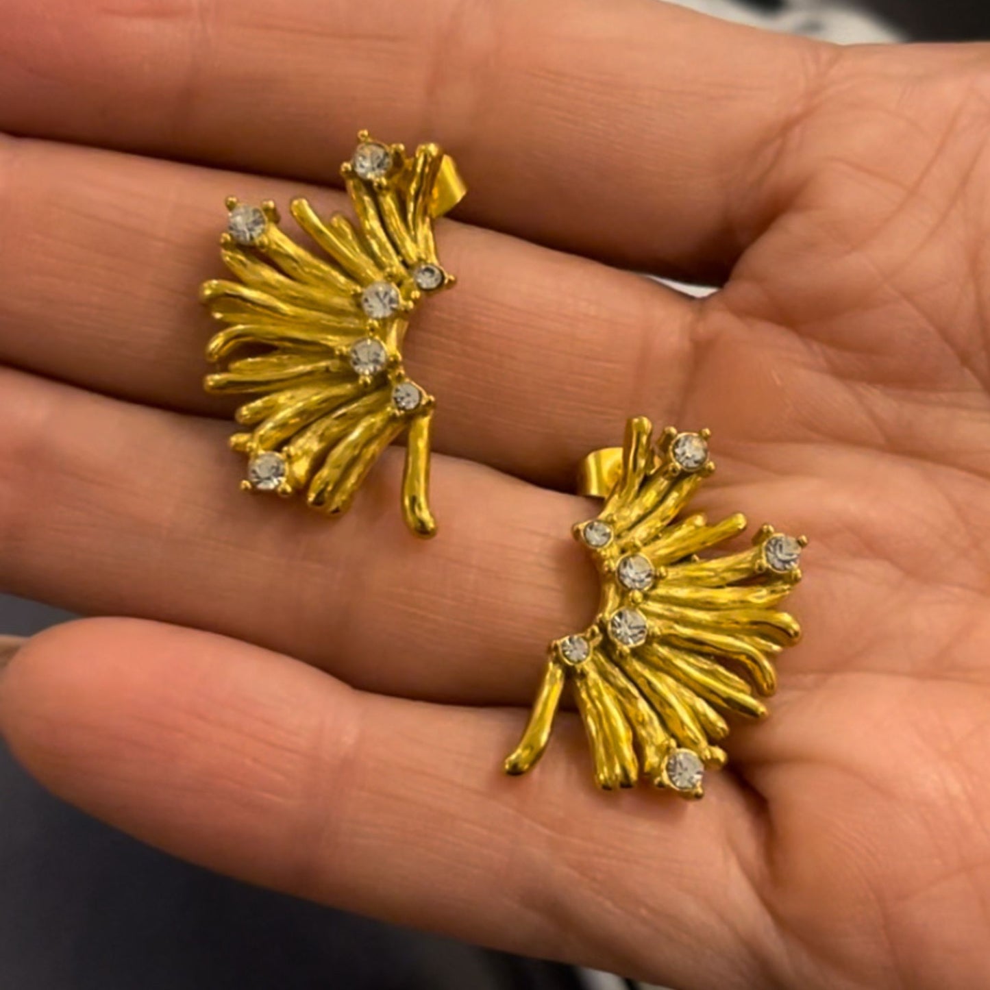 aretes de Acero Inoxidable con Zirconia y Baño de Oro 18K