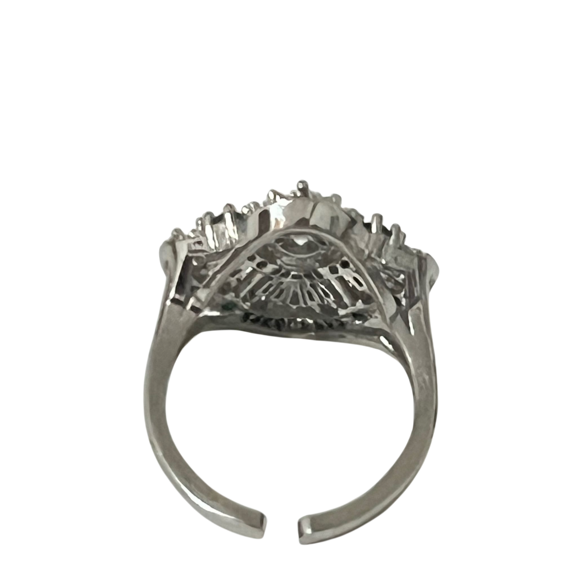 Set de bisutería fina con diseño floral y piedras verdes, incluye aretes y anillo ajustable