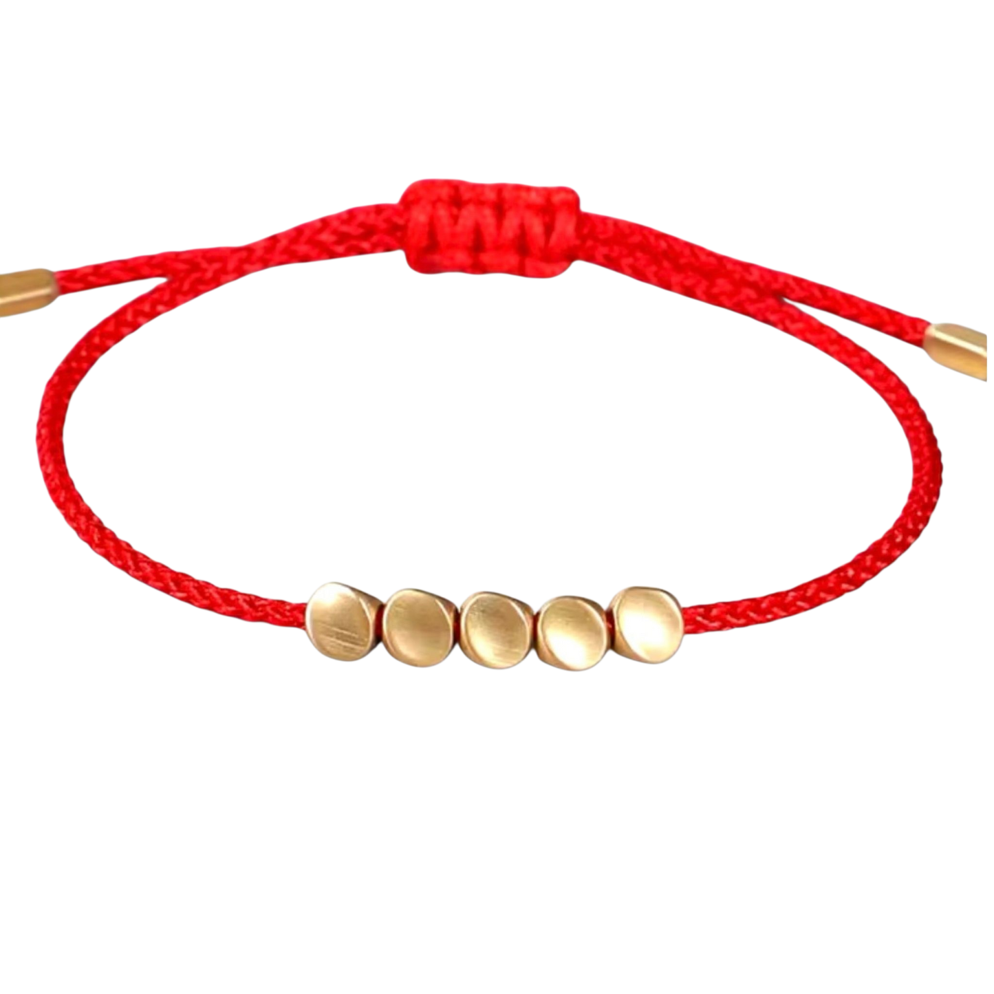 Pulsera ajustable con hilo rojo trenzado y cuencas metálicas doradas, ideal como amuleto de protección.
