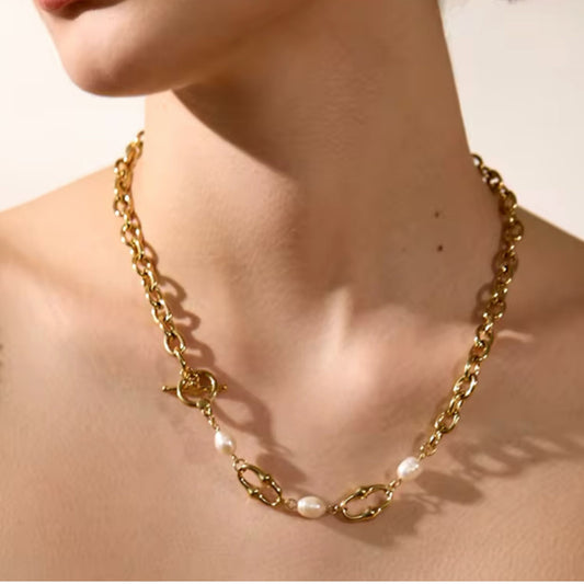 Collar de perlas naturales con cadena de acero inoxidable chapado en oro 18K