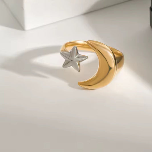 Anillo Ajustable Luna y Estrella – Acero Inoxidable con Baño de Oro 18K